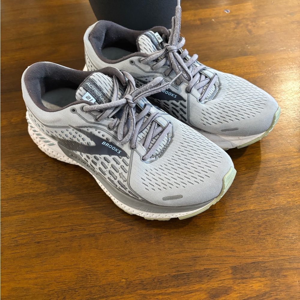 Brooks Adrenaline 21 Women's Gray Running Sneakers